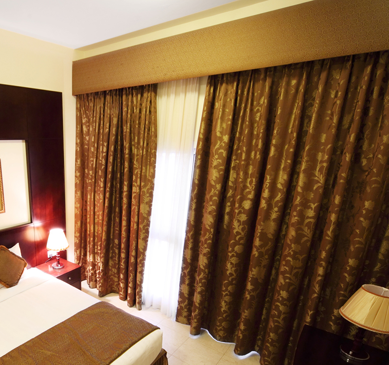 上部から漏れる光を遮る