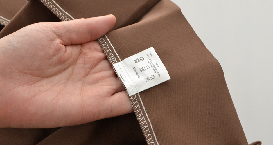 カーテンの洗濯表示を見ることが必要です。