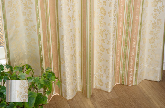 クラシカルな花柄の完全遮光カーテン