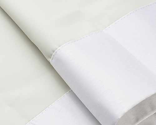 真っ白なカーテン