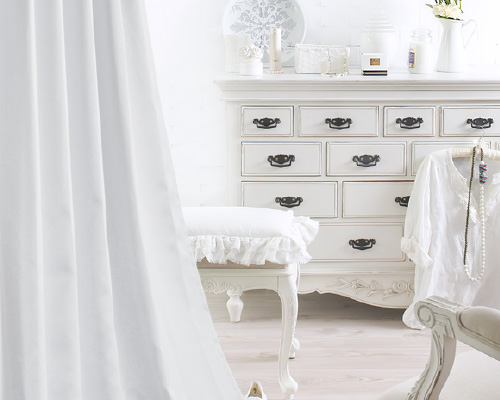 真っ白なカーテン