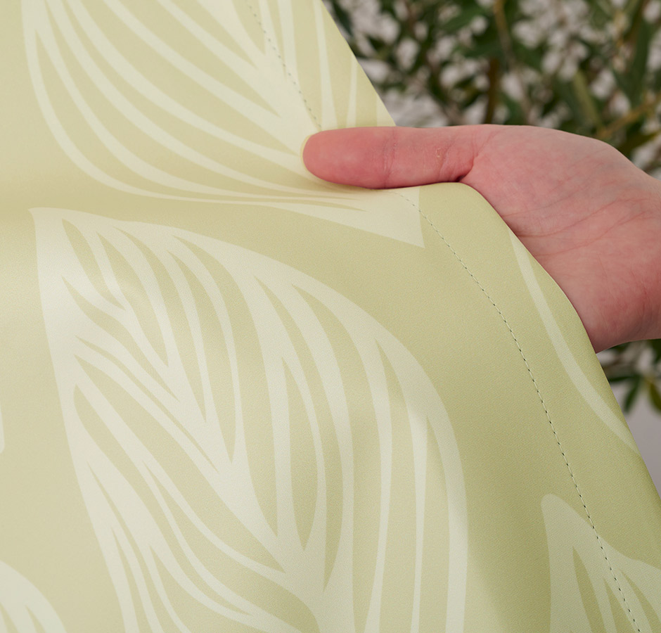 北欧テイストの優しいリーフ柄がおしゃれな完全遮光カーテン　D-1162