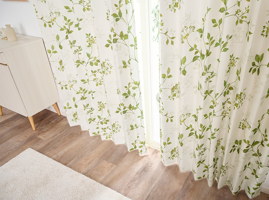 やさしい水彩リーフ柄がおしゃれな完全遮光カーテン　D-1163