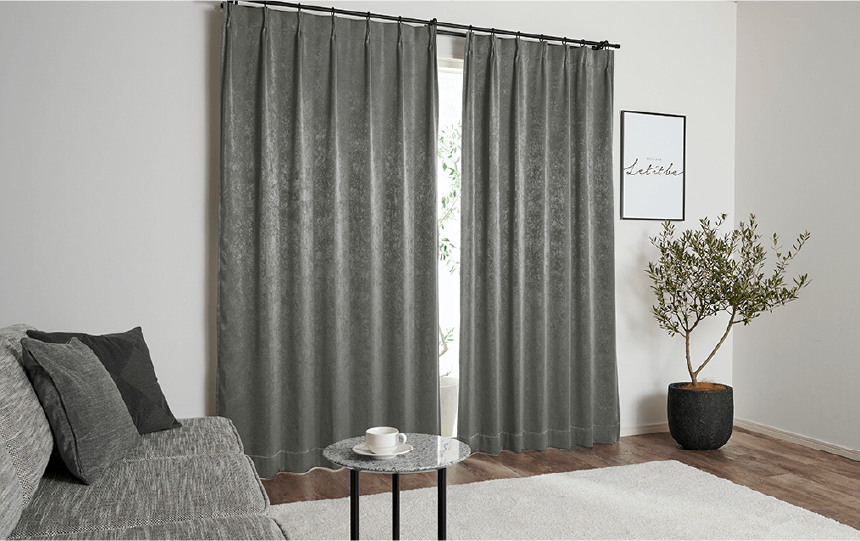 チャコールグレー