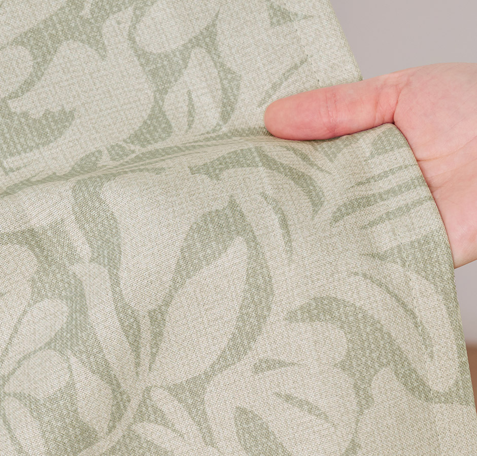 北欧モチーフの花と動物柄がかわいく彩る1・2遮光カーテン　D-1167