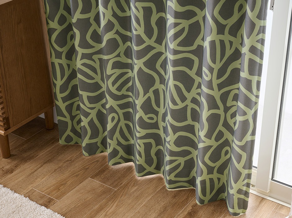 幾何学模様のようなモンステラ柄がモダンな1・2遮光カーテン　D-1168