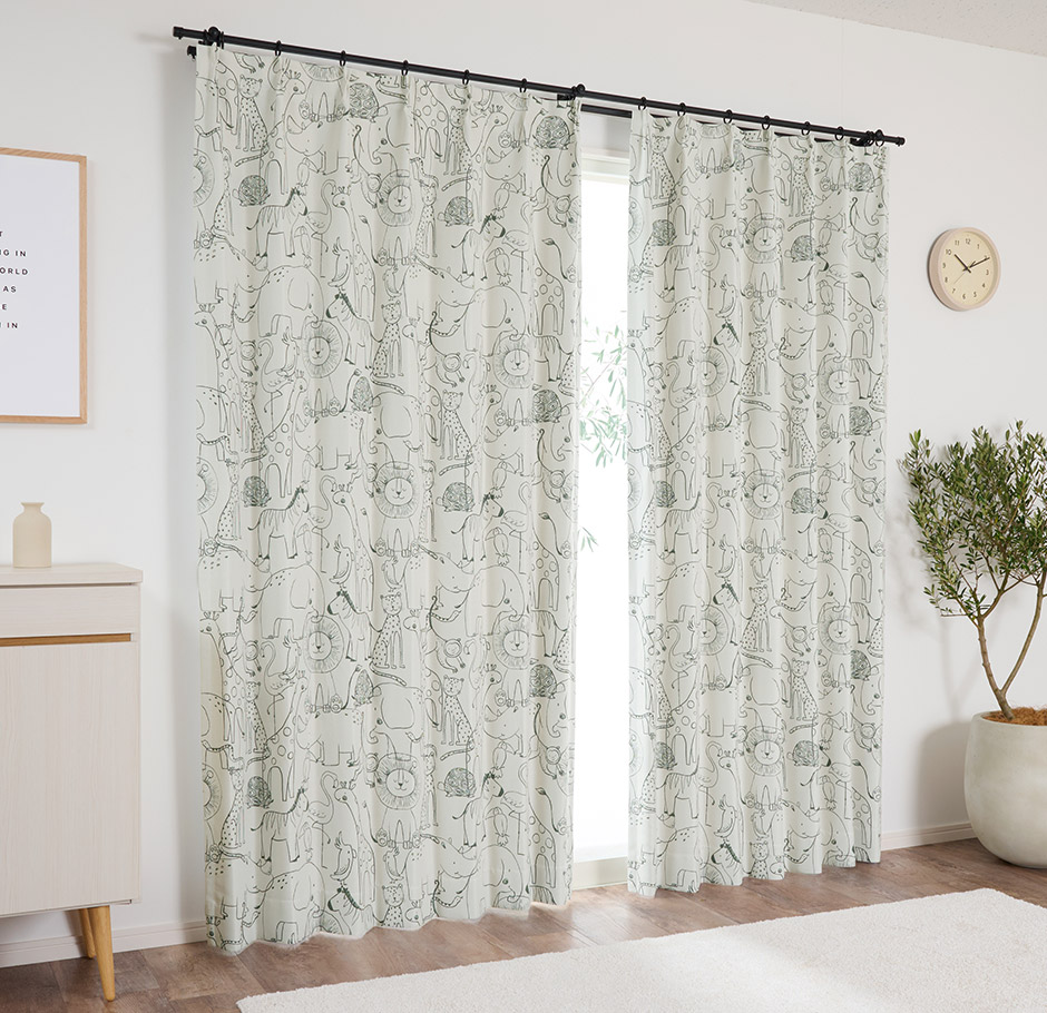 まるで動物園！？お部屋がワクワク空間に変わるアニマル柄の2級遮光カーテン D-1170 