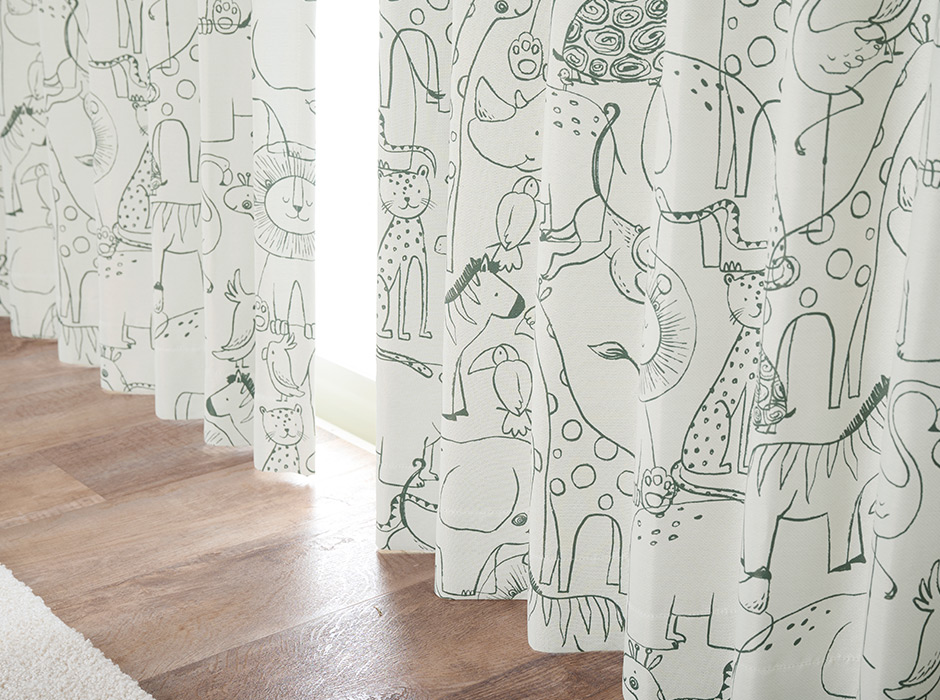 まるで動物園！？お部屋がワクワク空間に変わるアニマル柄の2級遮光カーテン D-1170 