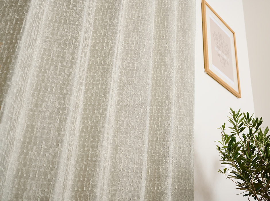 意匠糸がおしゃれな無地調の2級遮光カーテン　ジュクル