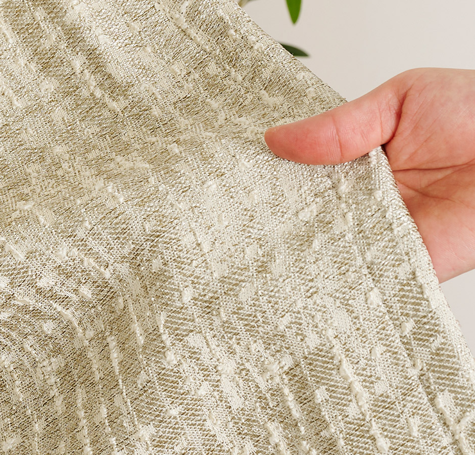 意匠糸がおしゃれな無地調の2級遮光カーテン　ジュクル