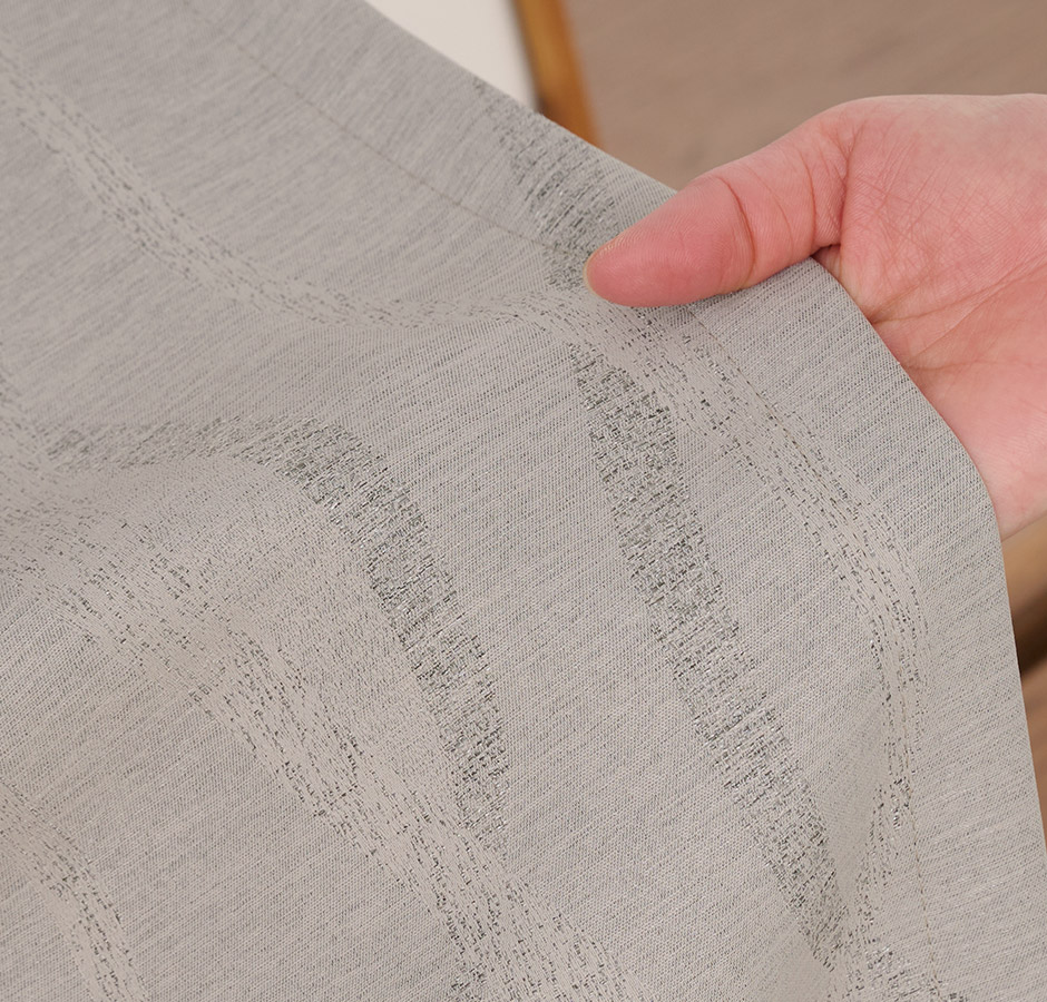 モダンなウェーブ柄 上品なジャガード織の1級遮光カーテン X2402