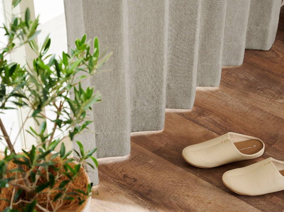 ナチュラルなインテリアによく合う2級遮光防炎カーテン　ジル