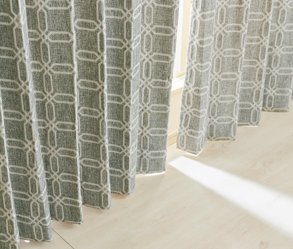 裏地付き３級遮光カーテン　D-1194