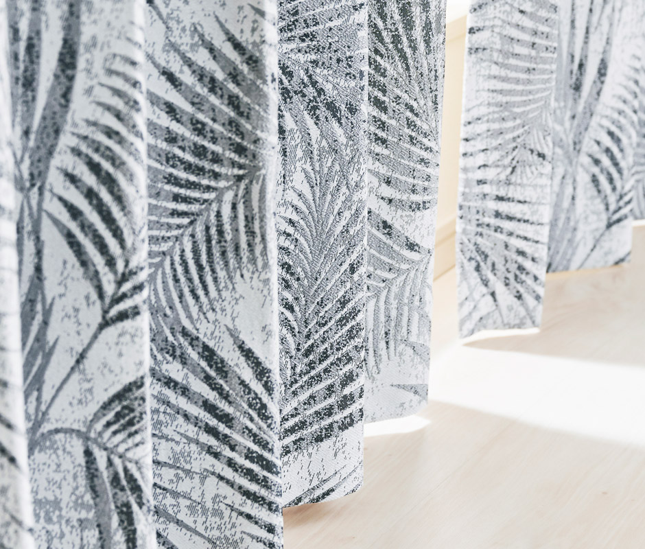 裏地付き３級遮光カーテン　D-1194