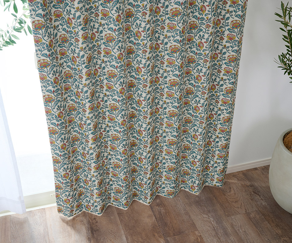 ヨーロッパ風のエレガントな花柄が目を引く1級遮光カーテン　ルトレ（D-1195)