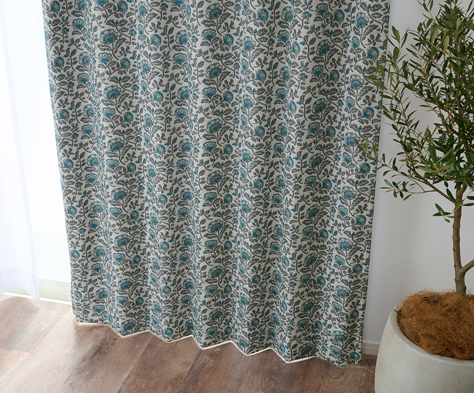 ヨーロッパ風のエレガントな花柄が目を引く1級遮光カーテン　ルトレ（D-1195)