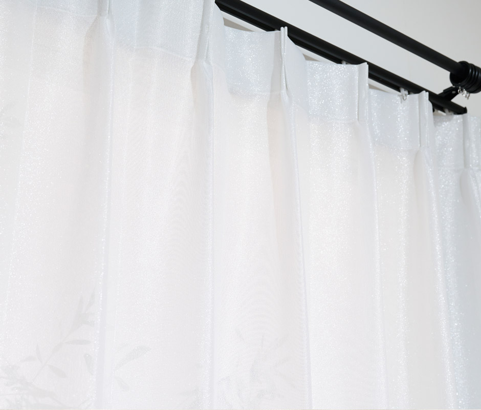 きらめくラメがおしゃれな採光・遮熱・遮像・UVカットレースカーテン L-1259
