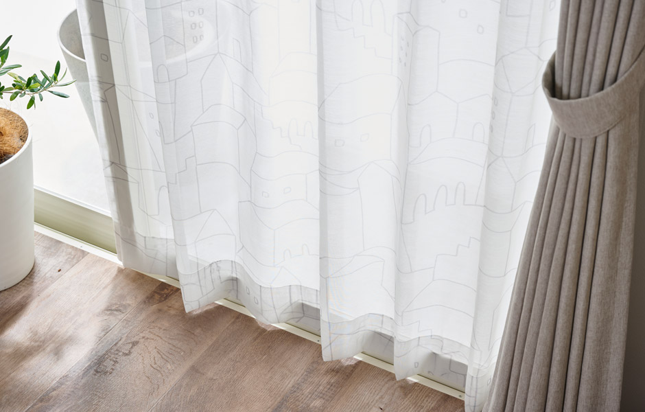 おしゃれな街並みをプリントした遮熱・UVカットレース マチシルエット