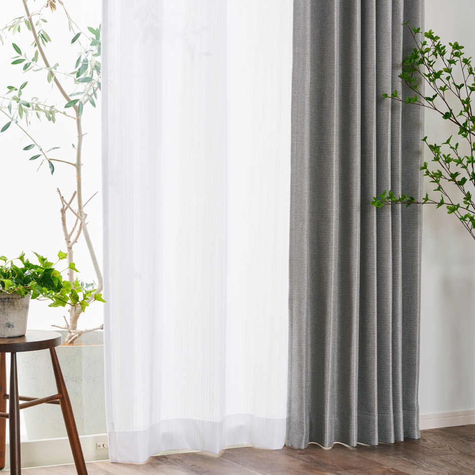 消臭加工技術「トリプルフレッシュII」を施した爽やかなストライプ柄の防炎ミラーレース D4516