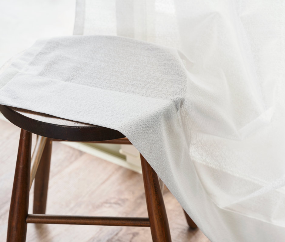 消臭加工技術「トリプルフレッシュII」を施した防炎シアーレースカーテン U9424