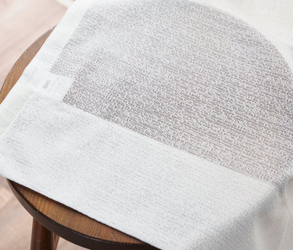 消臭加工技術「トリプルフレッシュII」を施した防炎シアーレースカーテン U9424