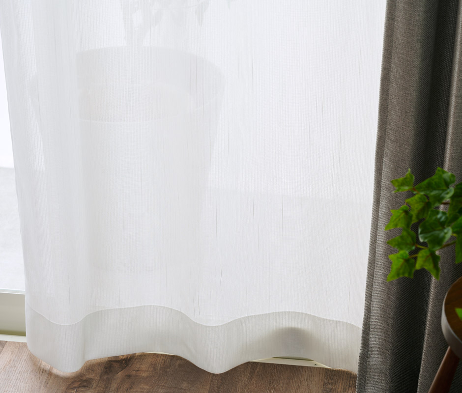 消臭加工技術「トリプルフレッシュII」を施したランダムな縦線がおしゃれな防炎ミラーレース D4517