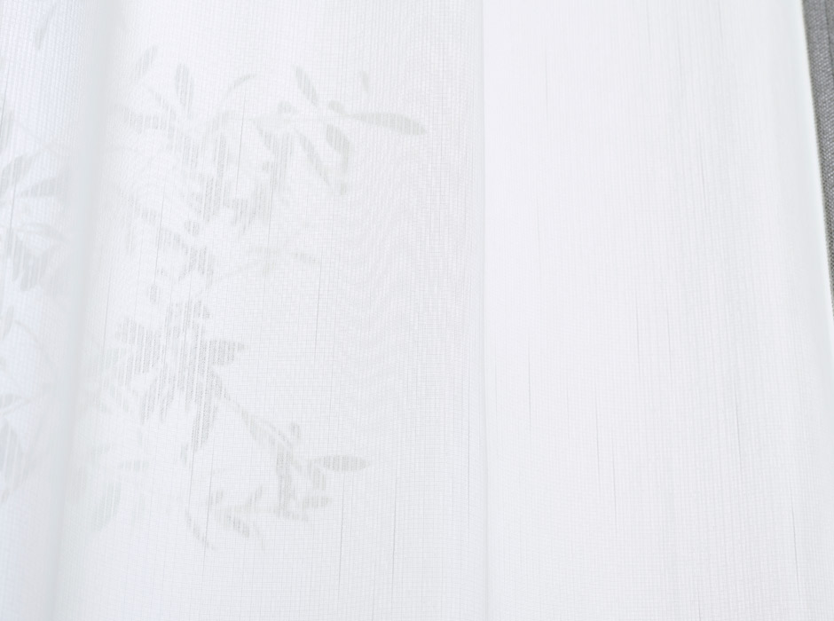 消臭加工技術「トリプルフレッシュII」を施したランダムな縦線がおしゃれな防炎ミラーレース D4517