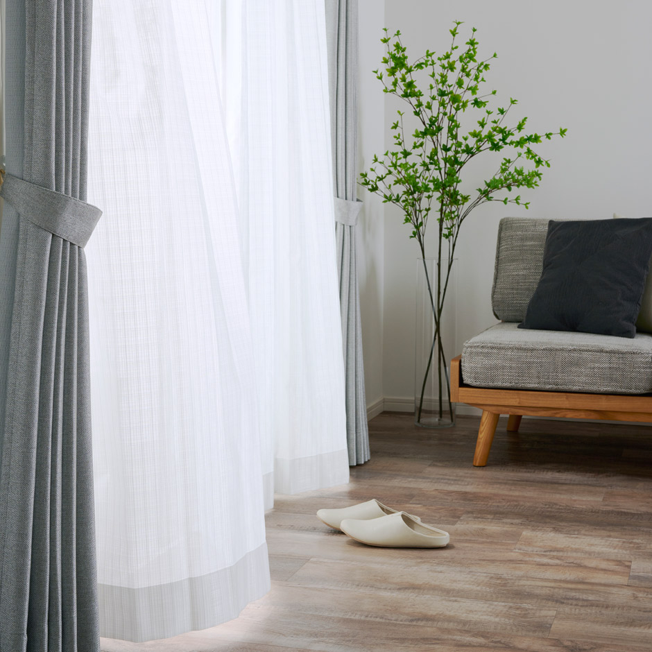 消臭加工技術「トリプルフレッシュII」を施した格子状のデザインがおしゃれな防炎ミラーレース U9420