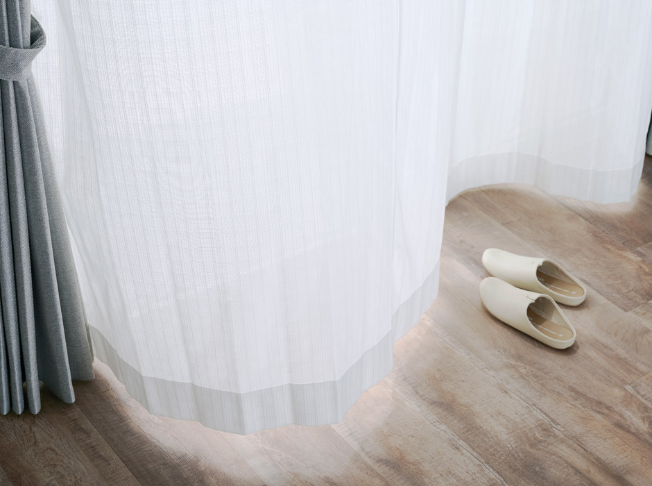 消臭加工技術「トリプルフレッシュII」を施した格子状のデザインがおしゃれな防炎ミラーレース U9420