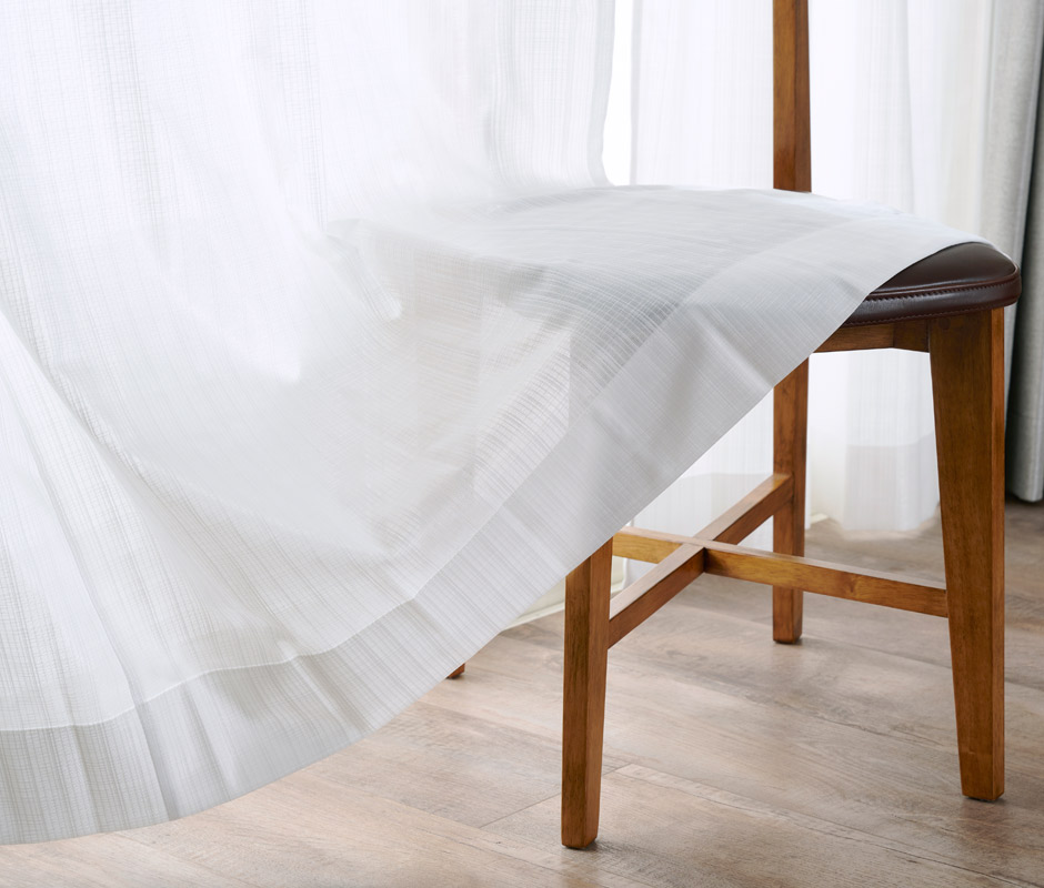 消臭加工技術「トリプルフレッシュII」を施した格子状のデザインがおしゃれな防炎ミラーレース U9420