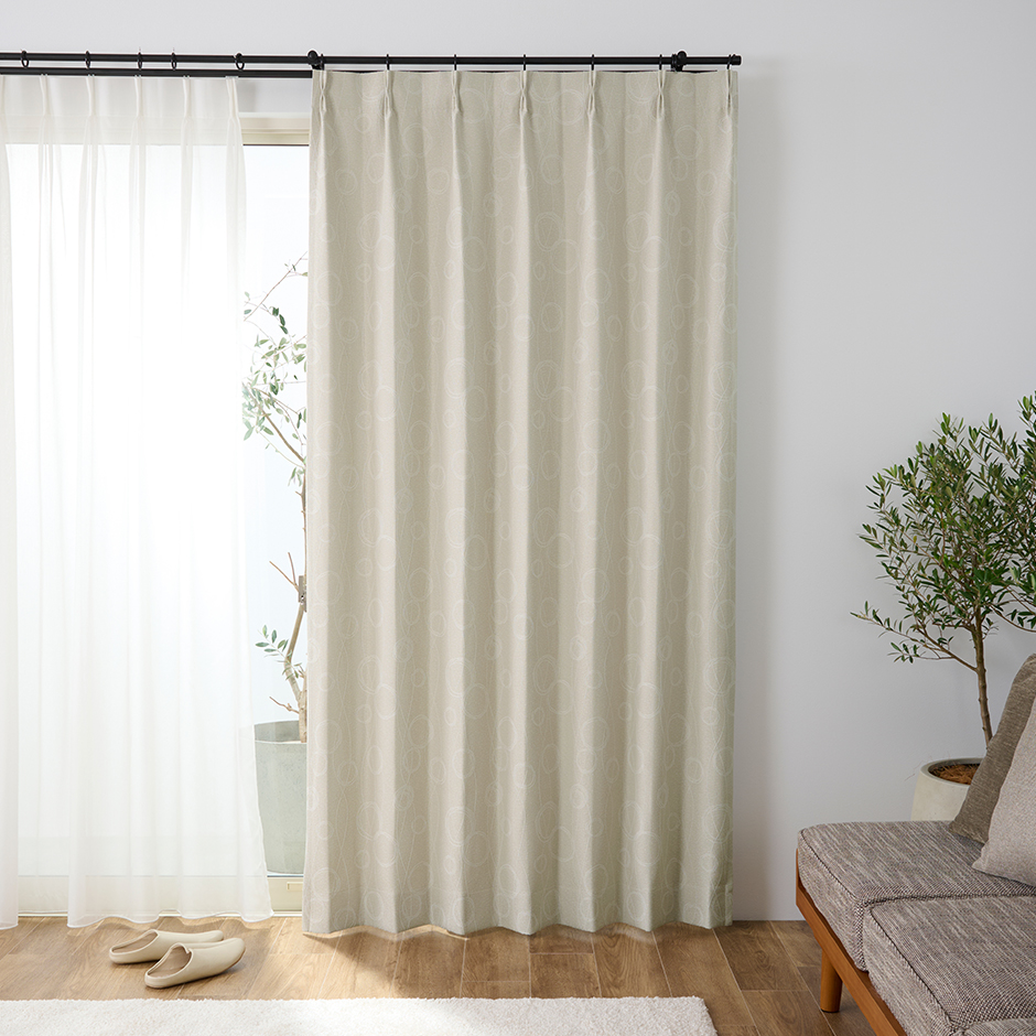 北欧ナチュラルな手書き風のサークル柄がおしゃれな3級遮光防炎カーテン　FP6111