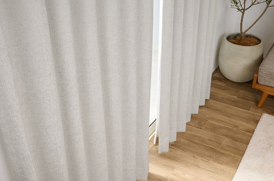 きらめく光沢が美しい2級遮光防炎カーテン CFE203