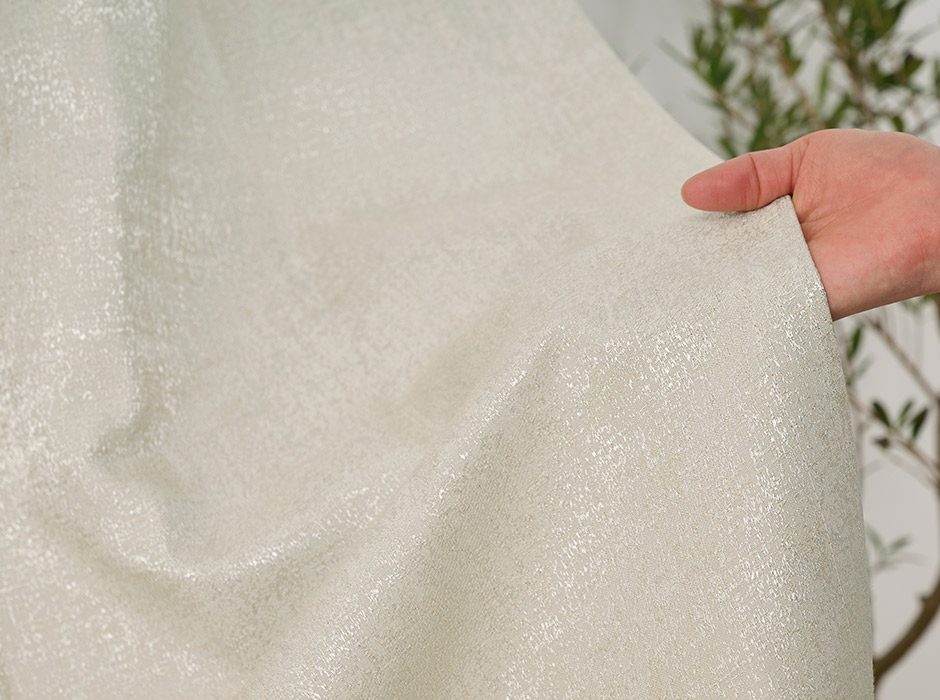 きらめく光沢が美しい2級遮光防炎カーテン CFE203