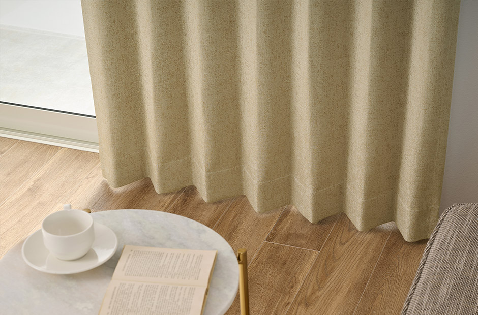 きらめく光沢が美しい2級遮光防炎カーテン CFE203