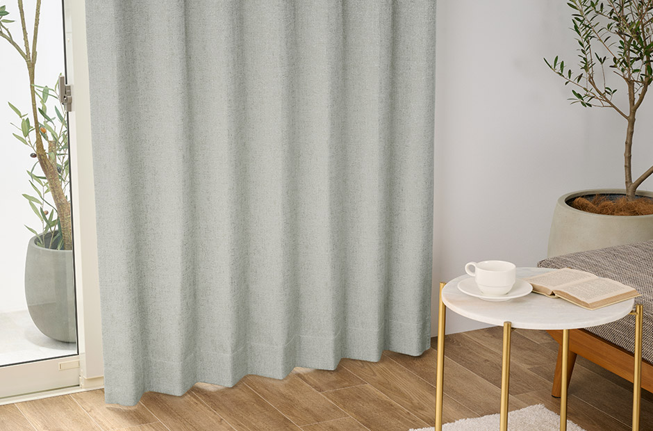 きらめく光沢が美しい2級遮光防炎カーテン CFE203