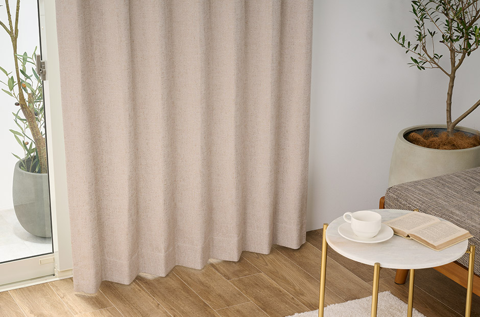 きらめく光沢が美しい2級遮光防炎カーテン CFE203