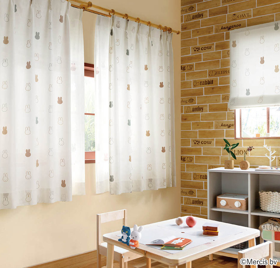 ミッフィーのシルエットがいっぱい描かれた防炎カーテン　LC22306