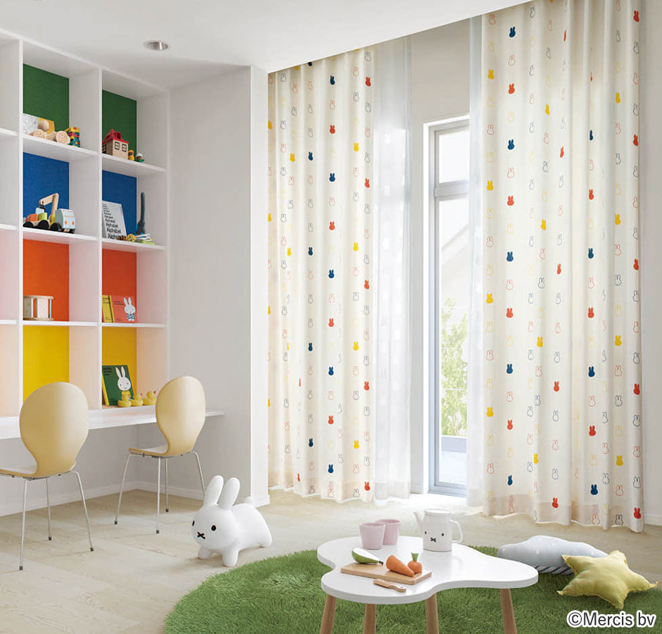 ミッフィーのシルエットがいっぱい描かれた防炎カーテン　LC22306