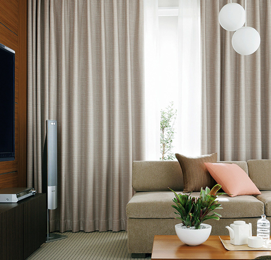 ざっくりとした風合いのナチュラルモダンな完全遮光カーテン TKF20634