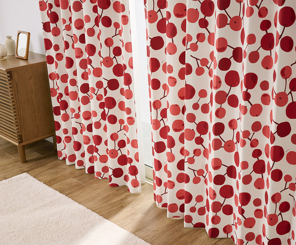 北欧テイストの木の実モチーフがかわいい2級遮光カーテン　大きな木の実（D-8009）