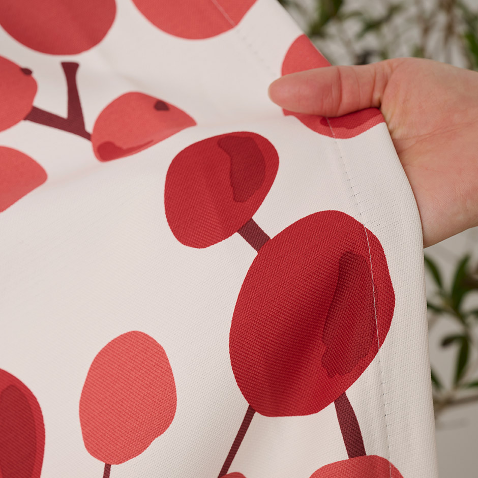 北欧テイストの木の実モチーフがかわいい2級遮光カーテン　大きな木の実（D-8009）