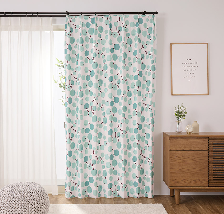 北欧テイストの木の実モチーフがかわいい2級遮光カーテン　大きな木の実（D-8009）