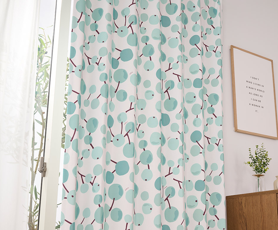 北欧テイストの木の実モチーフがかわいい2級遮光カーテン　大きな木の実（D-8009）