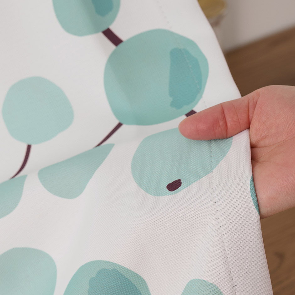 北欧テイストの木の実モチーフがかわいい2級遮光カーテン　大きな木の実（D-8009）