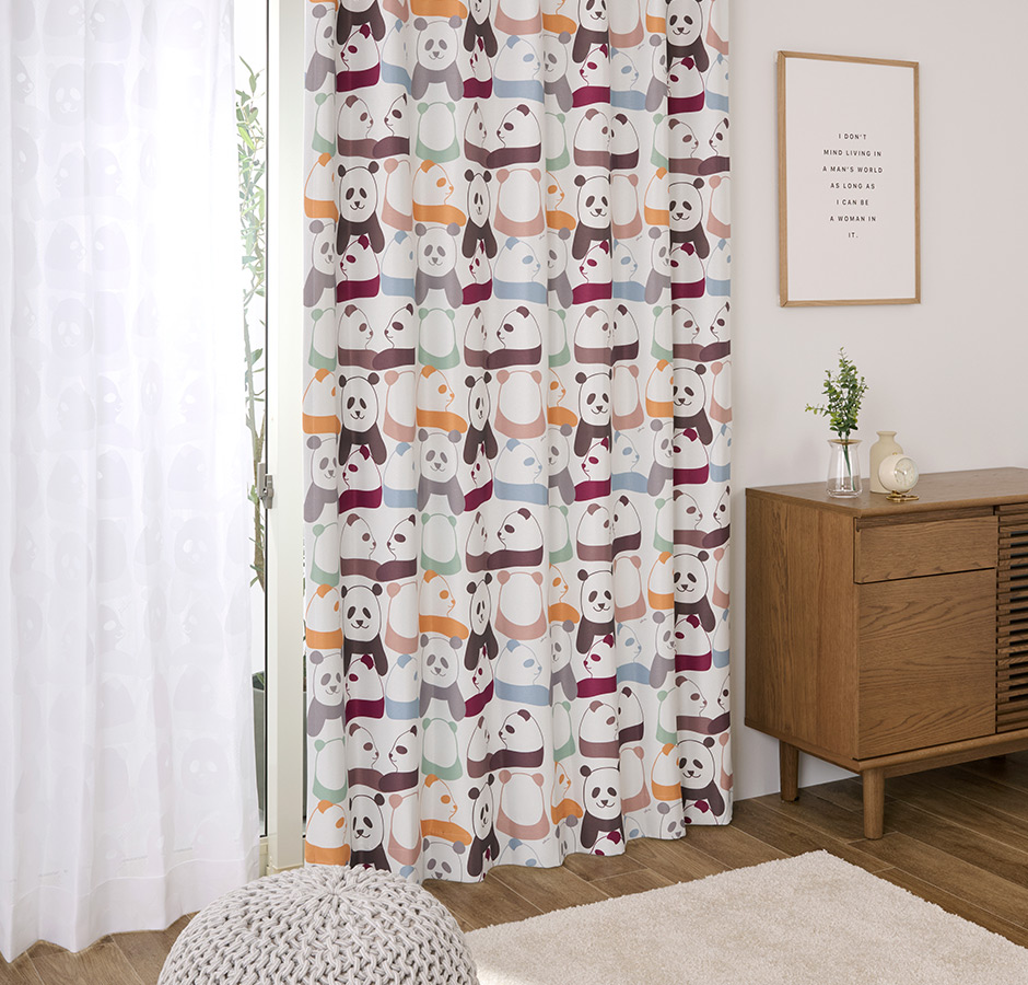 かわいいパンダ柄！子供部屋におすすめの2級遮光カーテン　panda（D-8009）