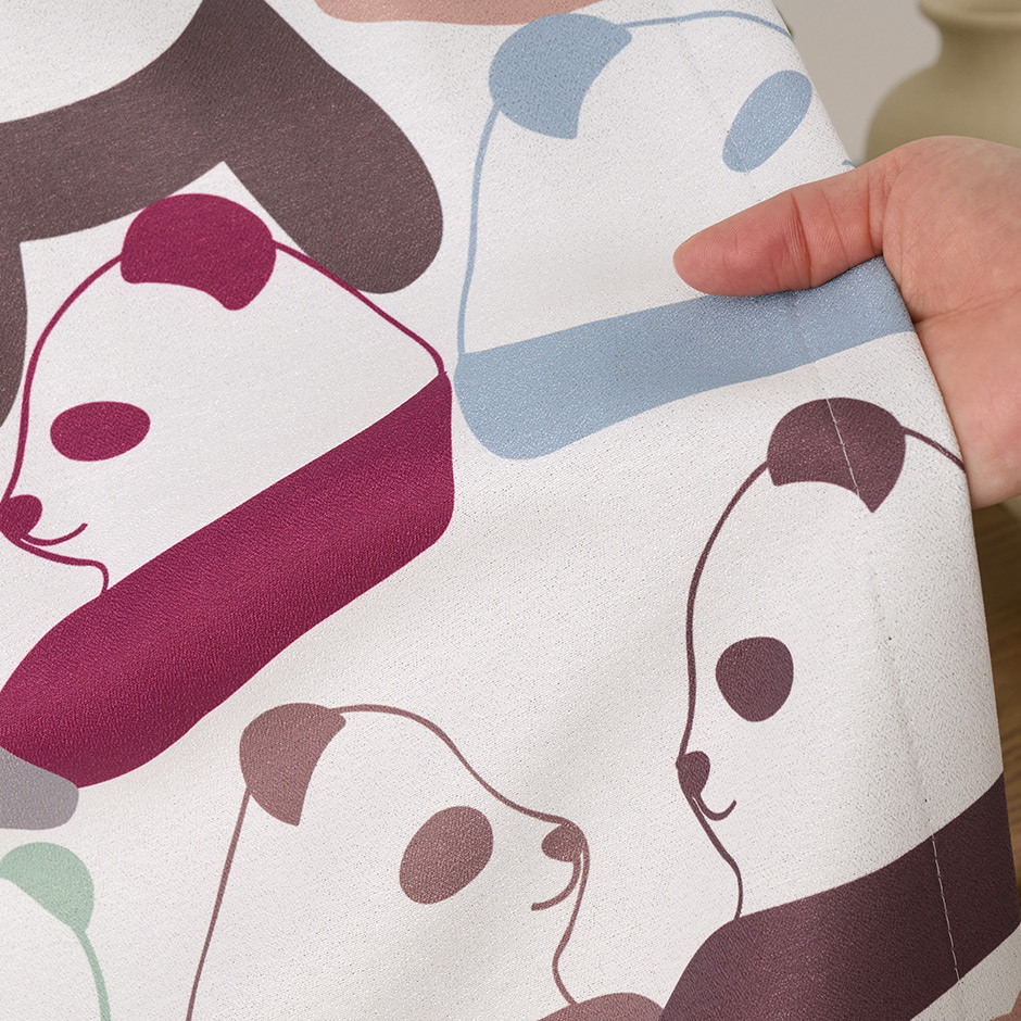かわいいパンダ柄！子供部屋におすすめの2級遮光カーテン　panda（D-8009）