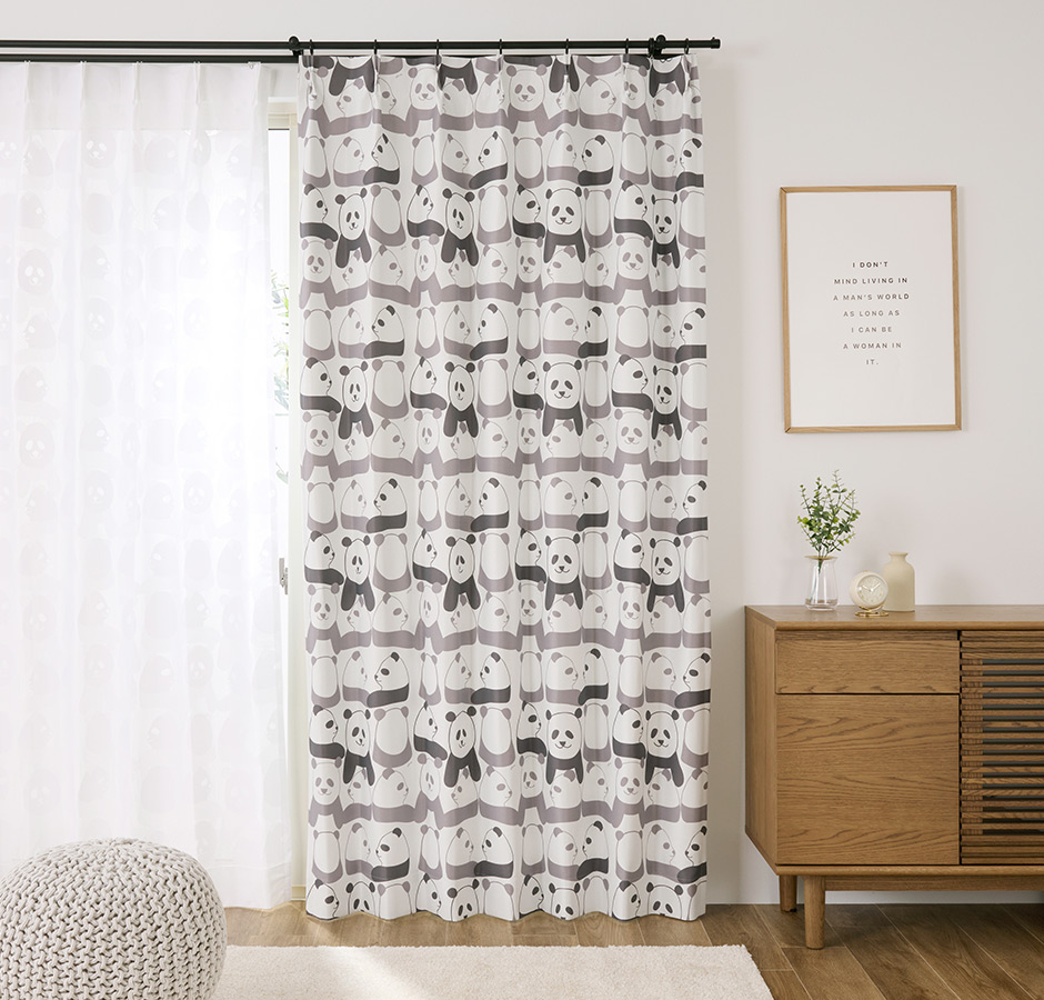 かわいいパンダ柄！子供部屋におすすめの2級遮光カーテン　panda（D-8009）