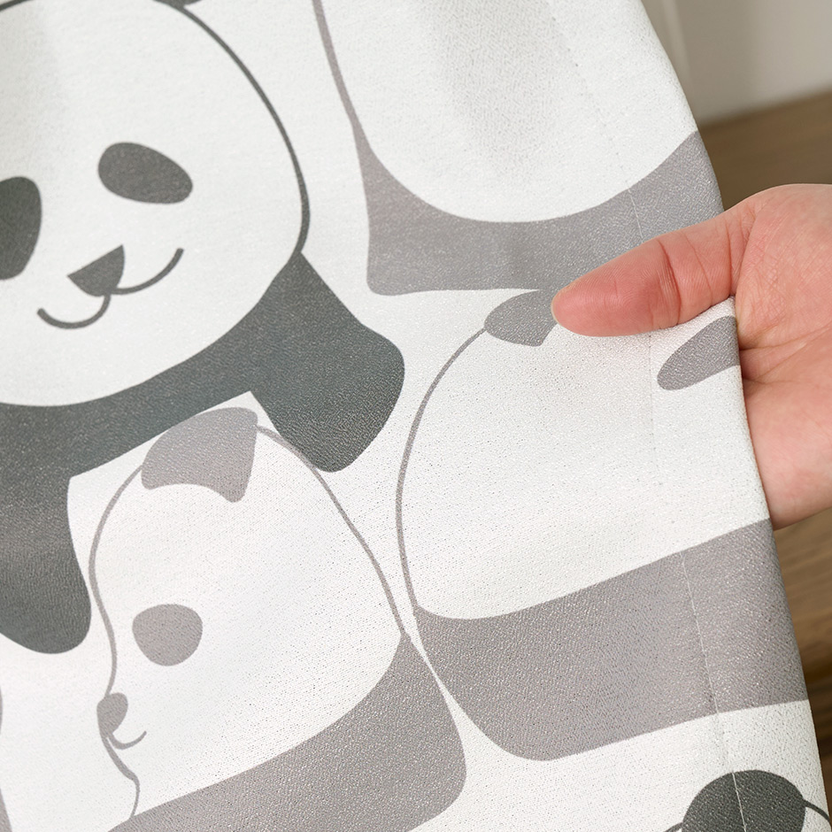 かわいいパンダ柄！子供部屋におすすめの2級遮光カーテン　panda（D-8009）