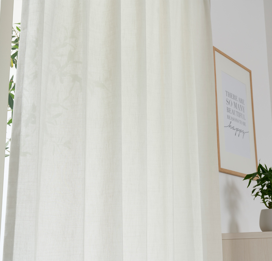 透け感があるのに外からはみえにくい高機能なリネン風シームレースカーテン CFE1293
