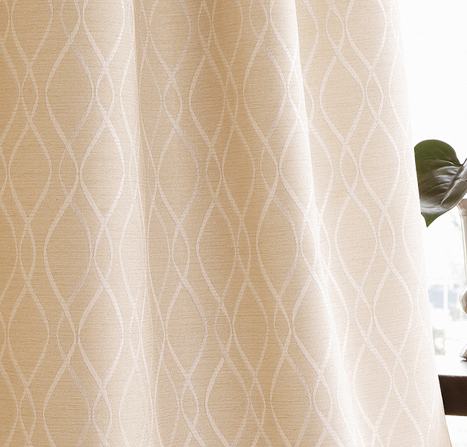 モダンな幾何学模様がおしゃれな完全遮光カーテン　TKF20627